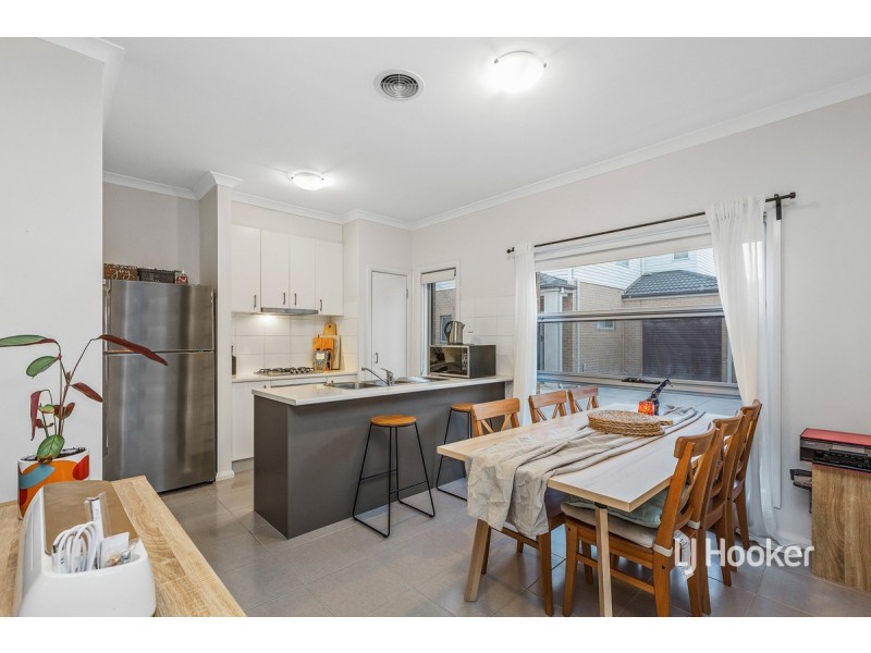 8/12 Vilnius Way, Truganina VIC 3029