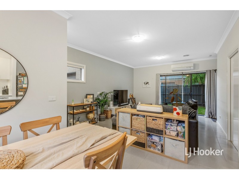 8/12 Vilnius Way, Truganina VIC 3029