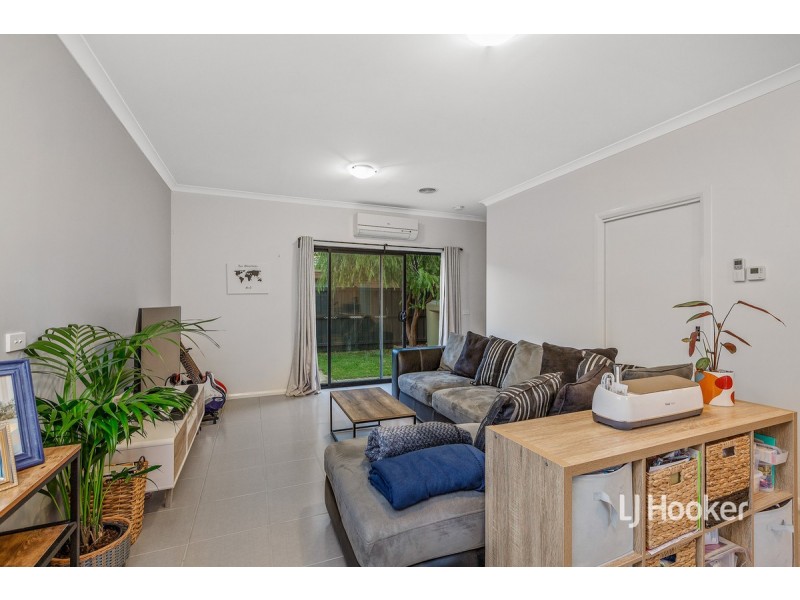 8/12 Vilnius Way, Truganina VIC 3029