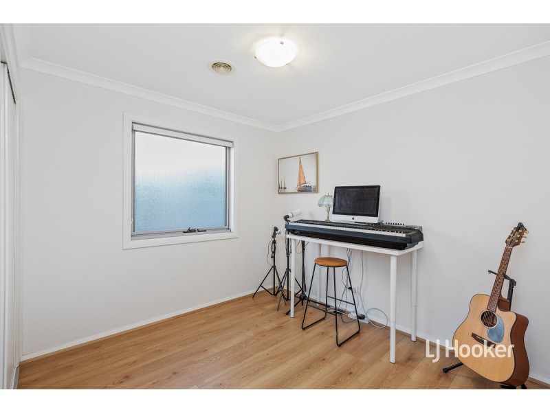 8/12 Vilnius Way, Truganina VIC 3029