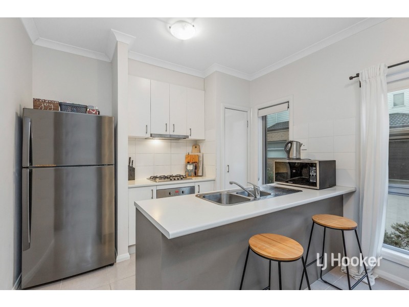 8/12 Vilnius Way, Truganina VIC 3029