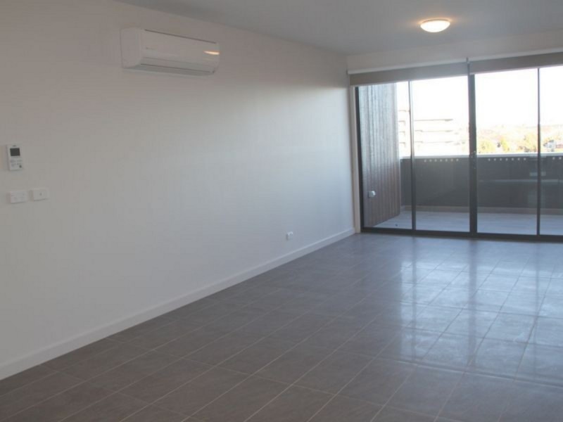 28/2-10 Monckton Place, Caroline Springs VIC 3023