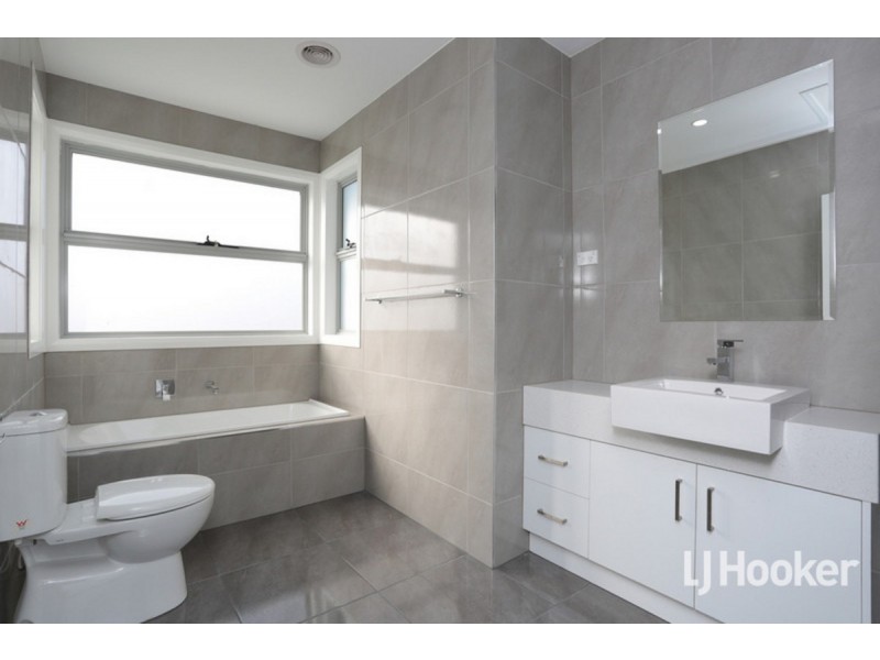 31 Hemsley Promenade, Point Cook VIC 3030