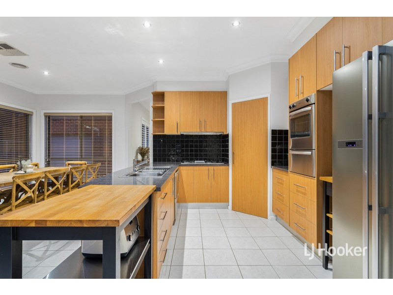 76 Lennon Boulevard, Point Cook VIC 3030