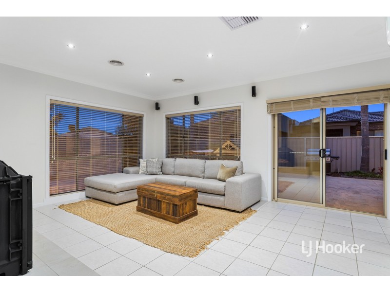 76 Lennon Boulevard, Point Cook VIC 3030