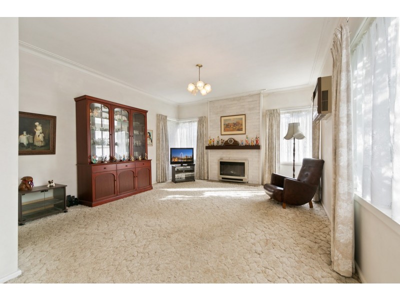 11 Viola Avenue, Brooklyn VIC 3012