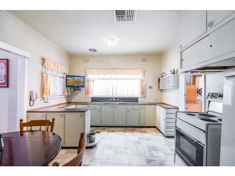 11 Viola Avenue, Brooklyn VIC 3012