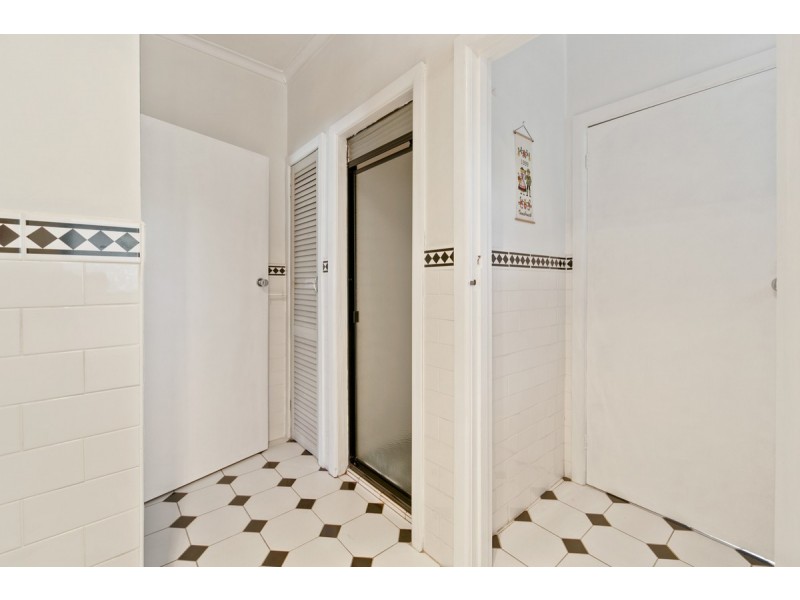 11 Viola Avenue, Brooklyn VIC 3012