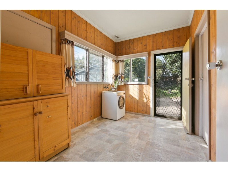 11 Viola Avenue, Brooklyn VIC 3012