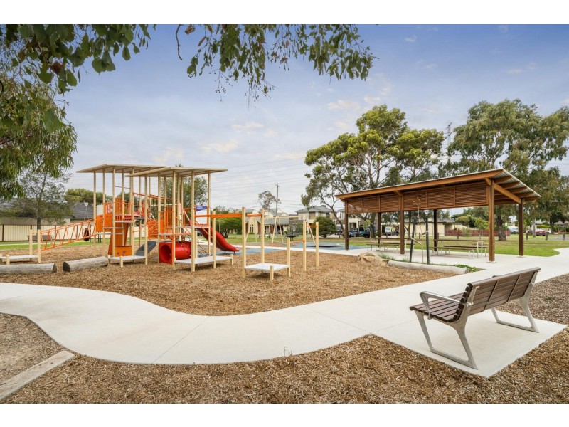 11 Viola Avenue, Brooklyn VIC 3012