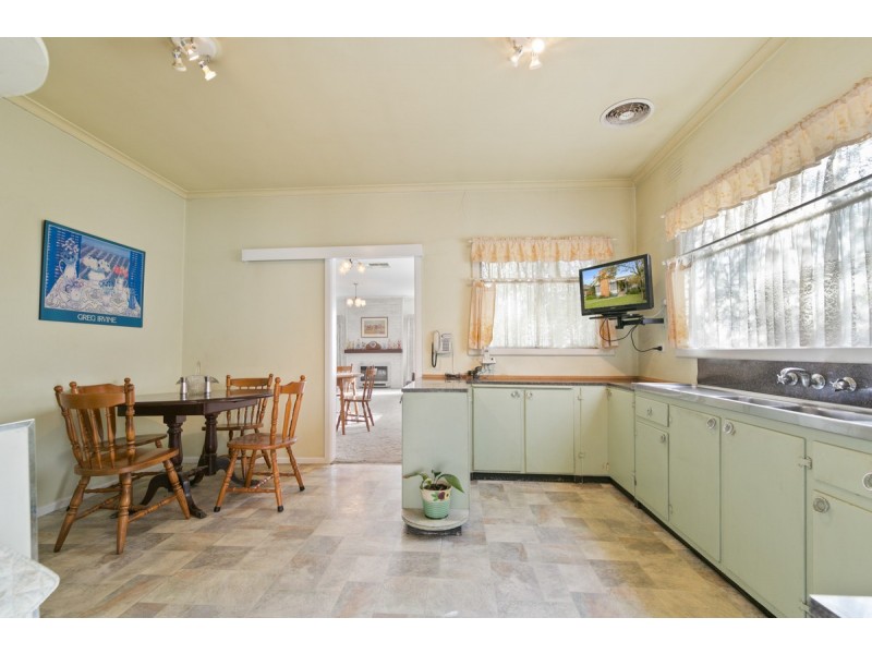 11 Viola Avenue, Brooklyn VIC 3012