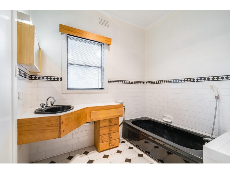 11 Viola Avenue, Brooklyn VIC 3012