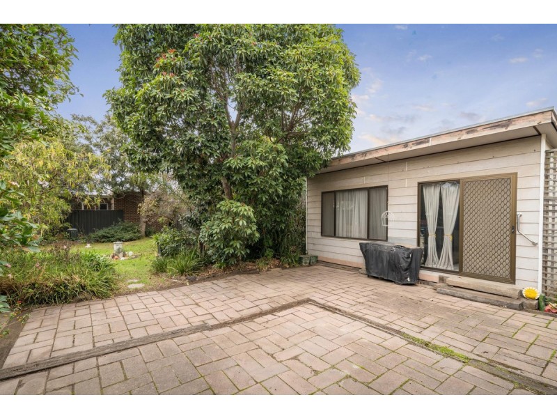 11 Viola Avenue, Brooklyn VIC 3012