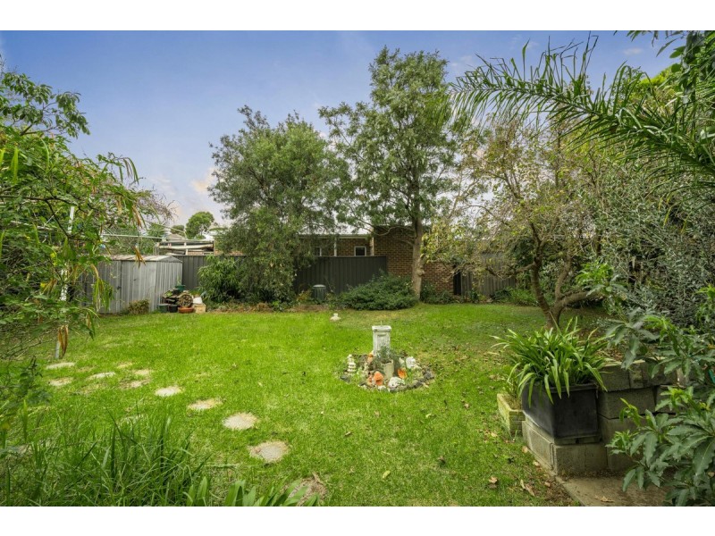 11 Viola Avenue, Brooklyn VIC 3012