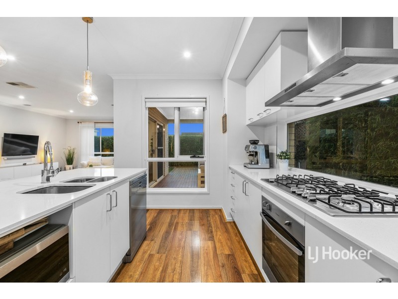 11 Jansar Street, Point Cook VIC 3030