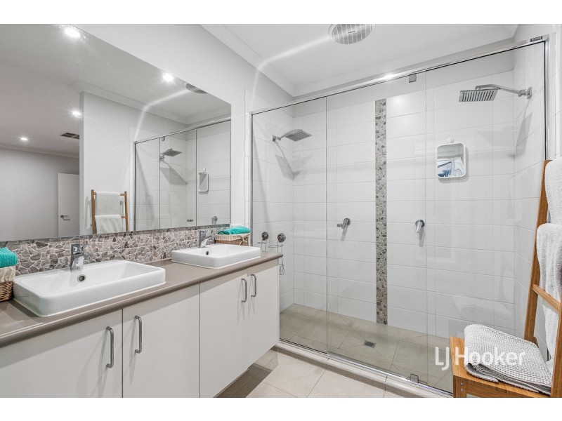 11 Jansar Street, Point Cook VIC 3030