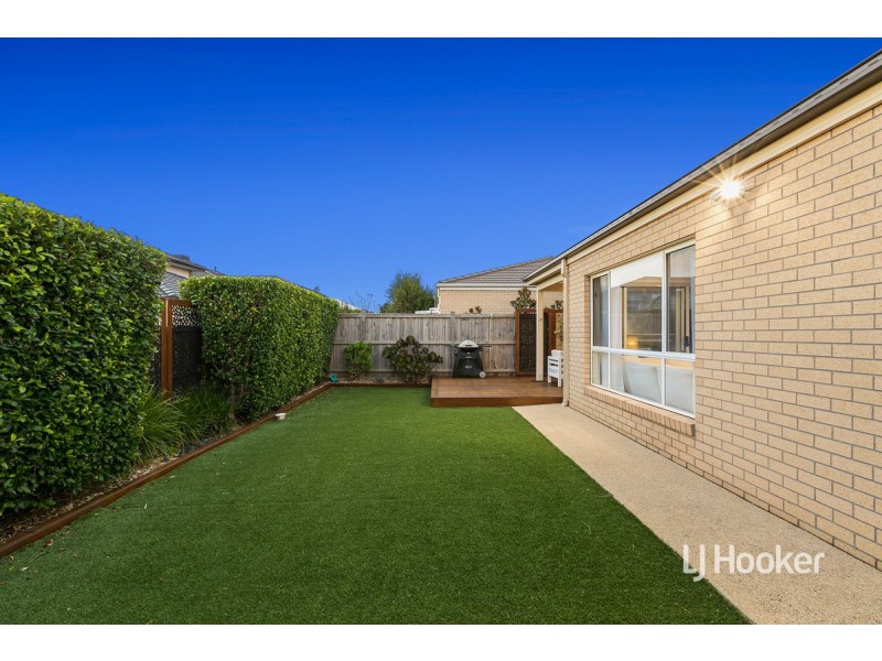 11 Jansar Street, Point Cook VIC 3030