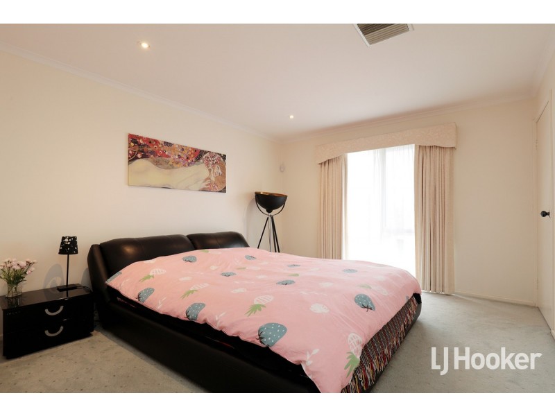 8 Munro Court, Altona Meadows VIC 3028