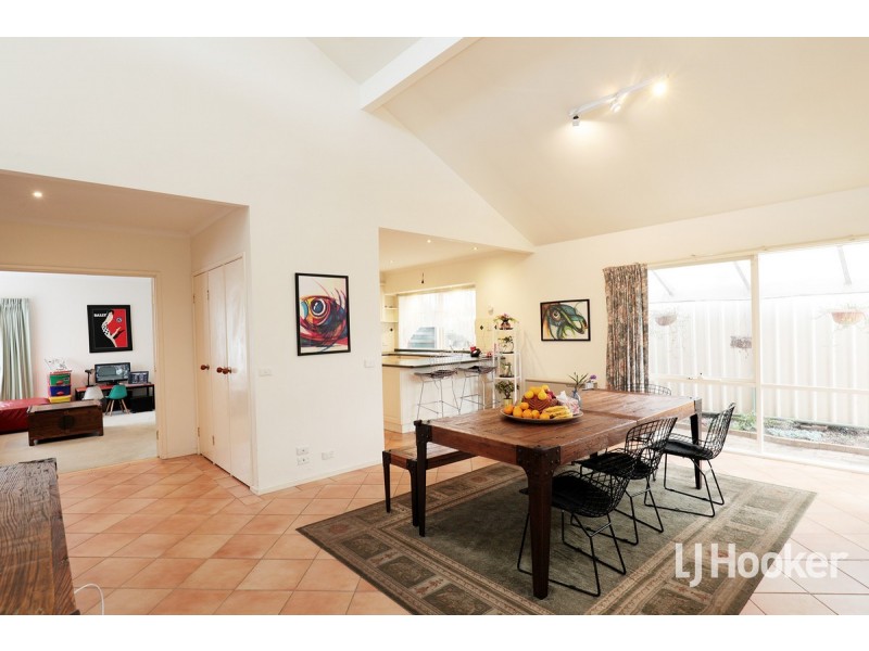 8 Munro Court, Altona Meadows VIC 3028