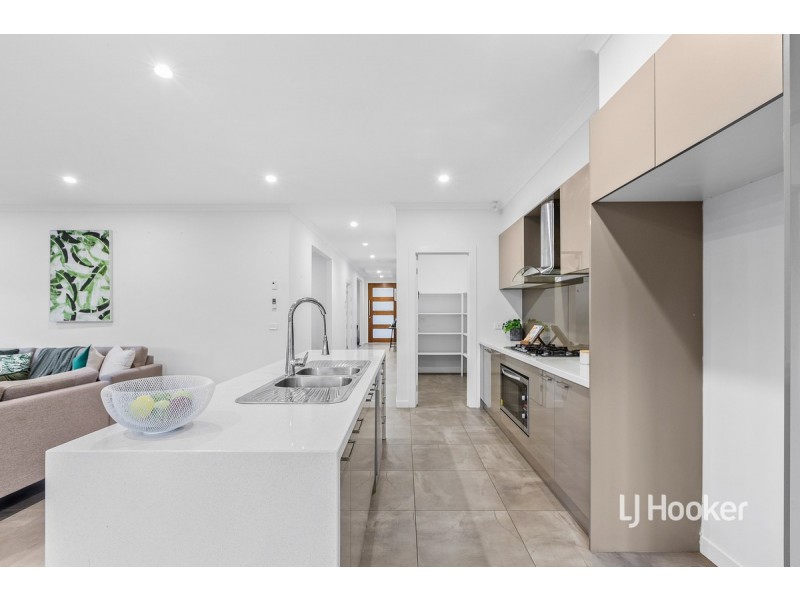 6 Geranium Way, Point Cook VIC 3030