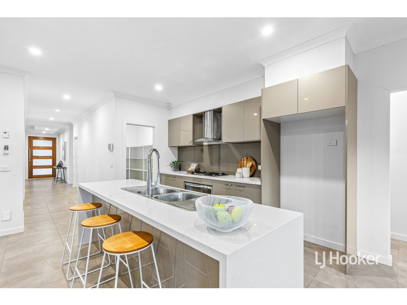 6 Geranium Way, Point Cook VIC 3030