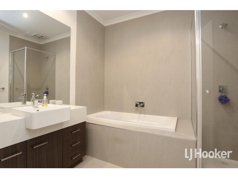 121 Campaspe Way, Point Cook VIC 3030