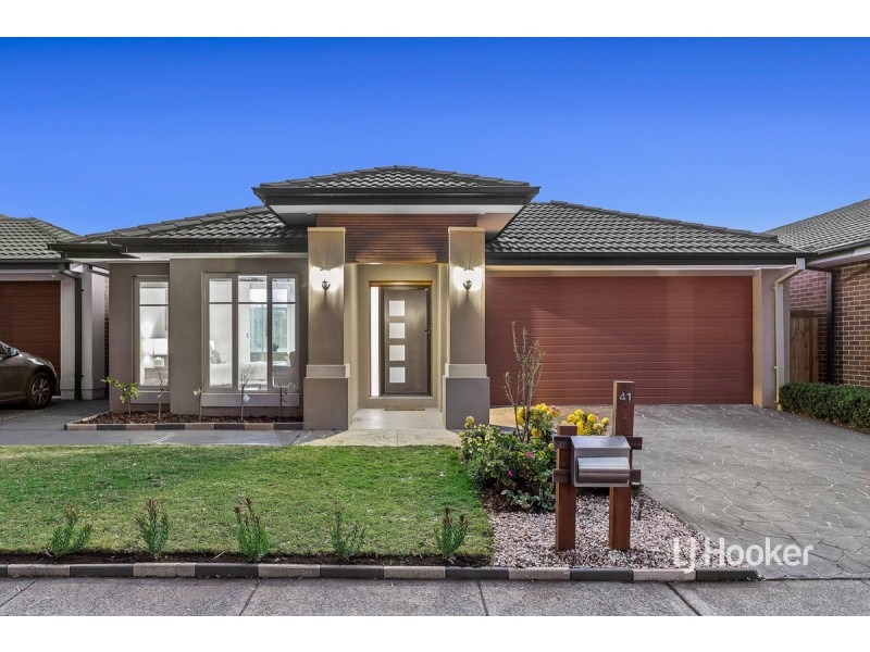 41 Tamborine Avenue, Point Cook VIC 3030