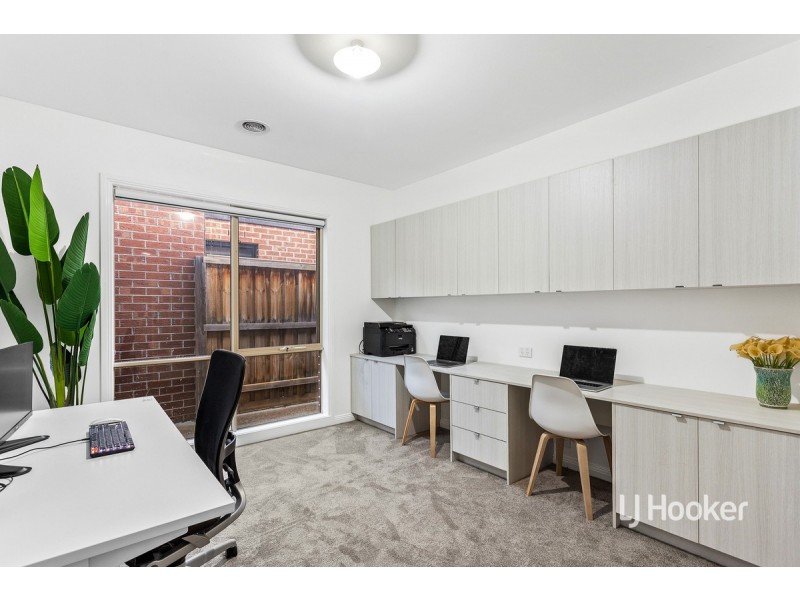 41 Tamborine Avenue, Point Cook VIC 3030