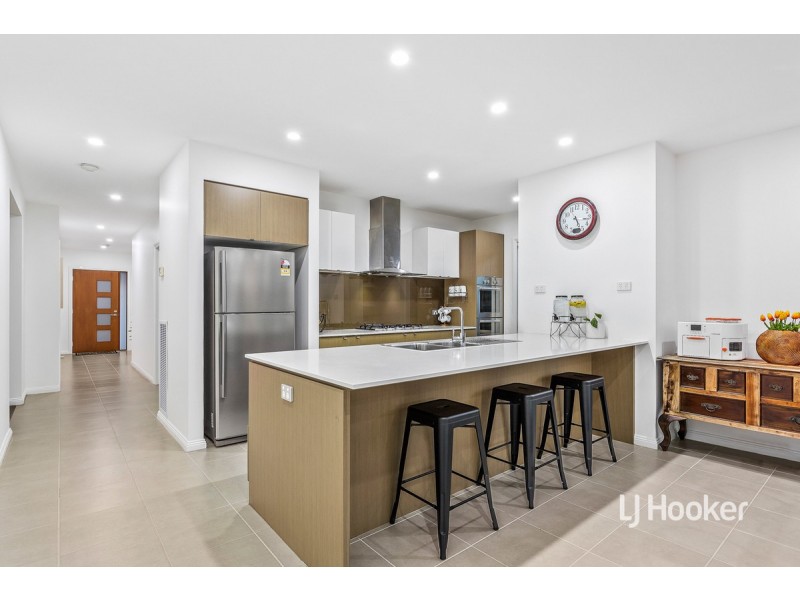 41 Tamborine Avenue, Point Cook VIC 3030