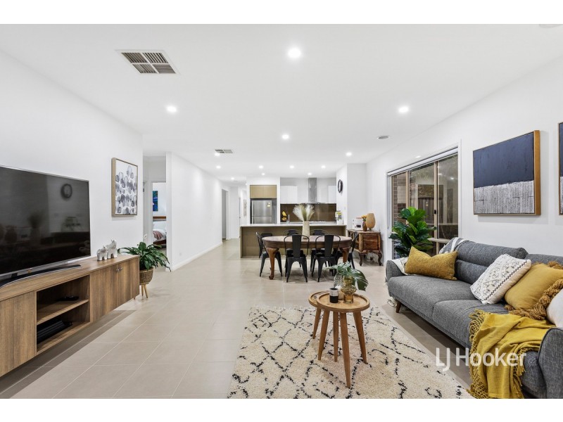 41 Tamborine Avenue, Point Cook VIC 3030