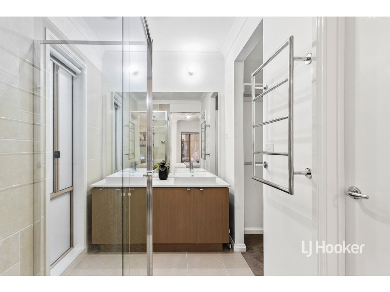 41 Tamborine Avenue, Point Cook VIC 3030