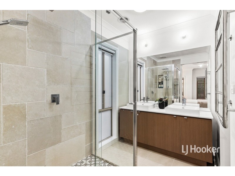 41 Tamborine Avenue, Point Cook VIC 3030