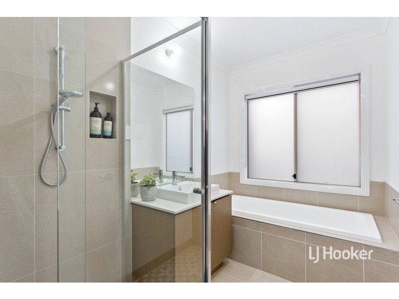 41 Tamborine Avenue, Point Cook VIC 3030