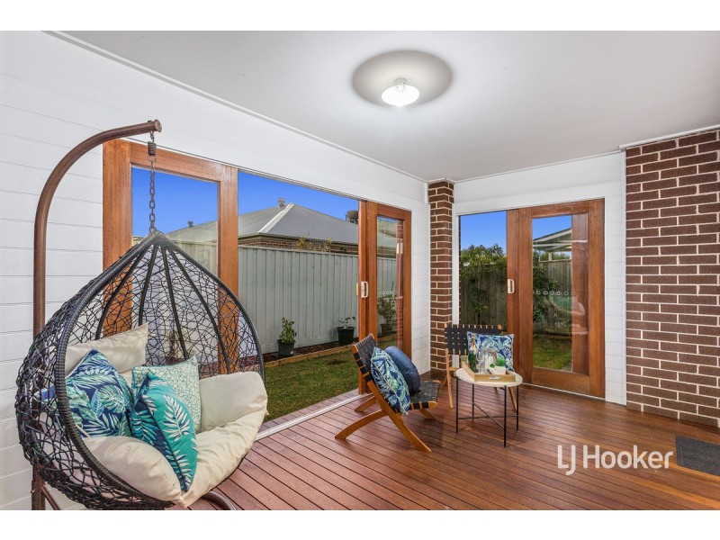 41 Tamborine Avenue, Point Cook VIC 3030