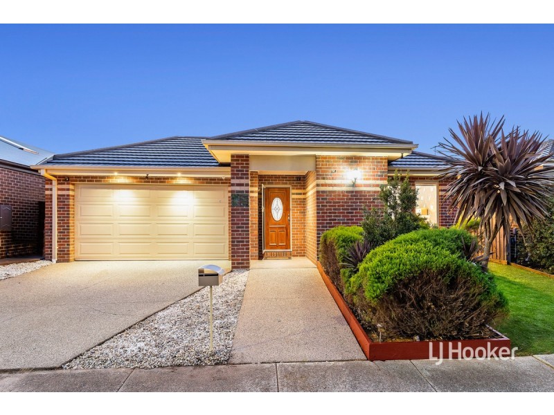 12 Manoora Terrace, Point Cook VIC 3030