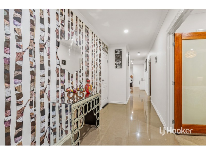 12 Manoora Terrace, Point Cook VIC 3030