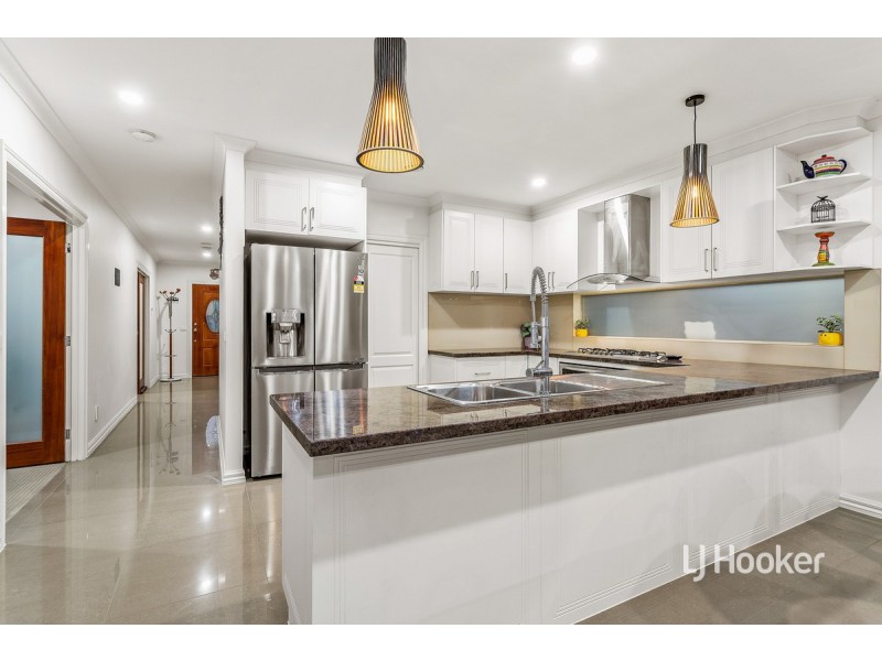 12 Manoora Terrace, Point Cook VIC 3030