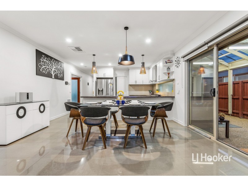 12 Manoora Terrace, Point Cook VIC 3030