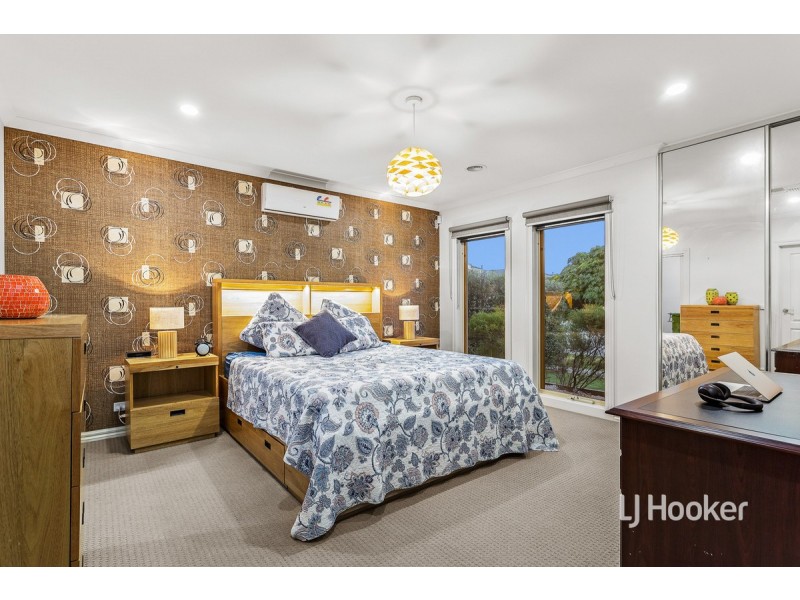 12 Manoora Terrace, Point Cook VIC 3030