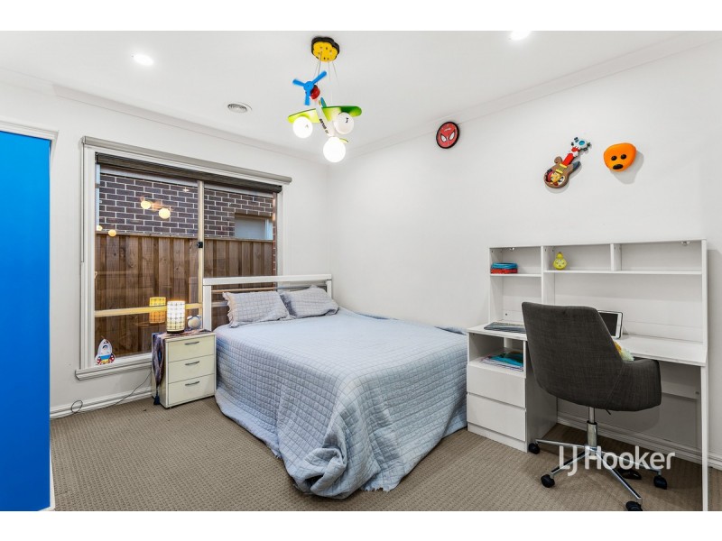 12 Manoora Terrace, Point Cook VIC 3030