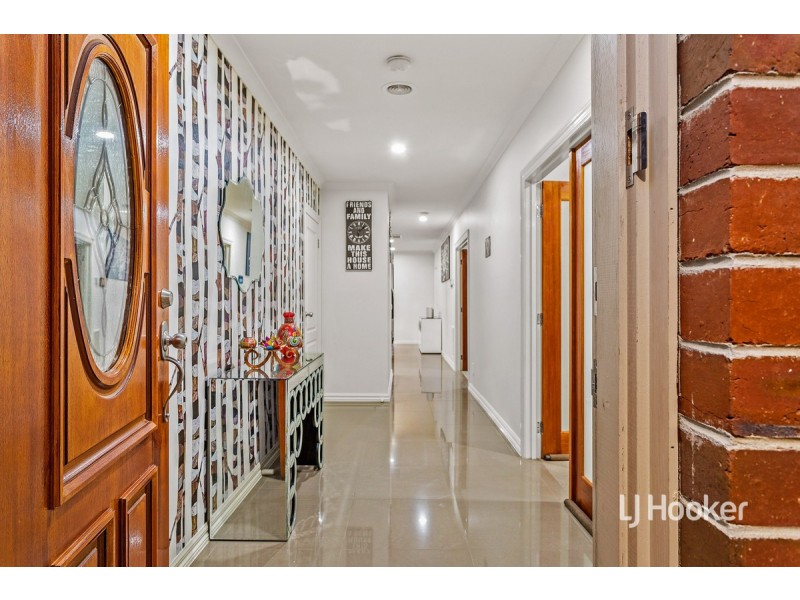 12 Manoora Terrace, Point Cook VIC 3030