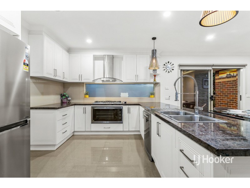 12 Manoora Terrace, Point Cook VIC 3030