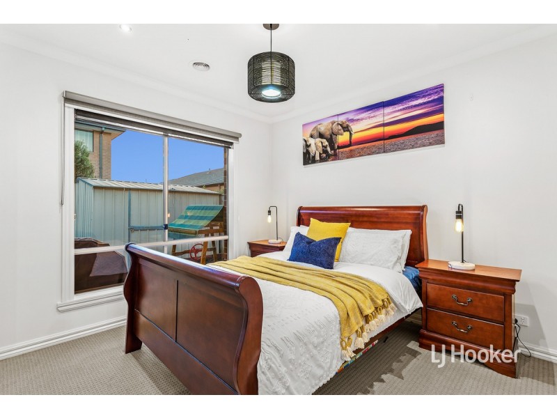 12 Manoora Terrace, Point Cook VIC 3030