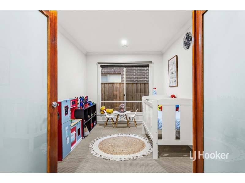 12 Manoora Terrace, Point Cook VIC 3030