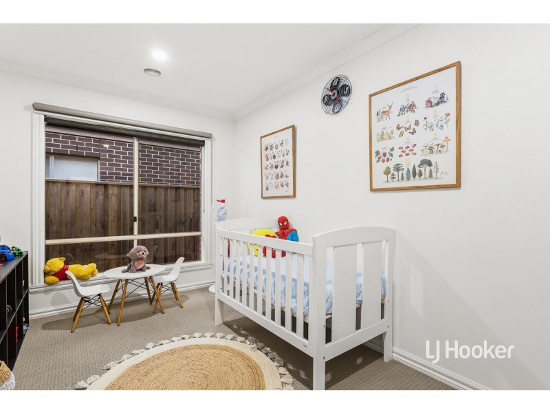 12 Manoora Terrace, Point Cook VIC 3030