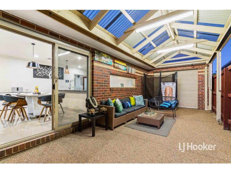 12 Manoora Terrace, Point Cook VIC 3030