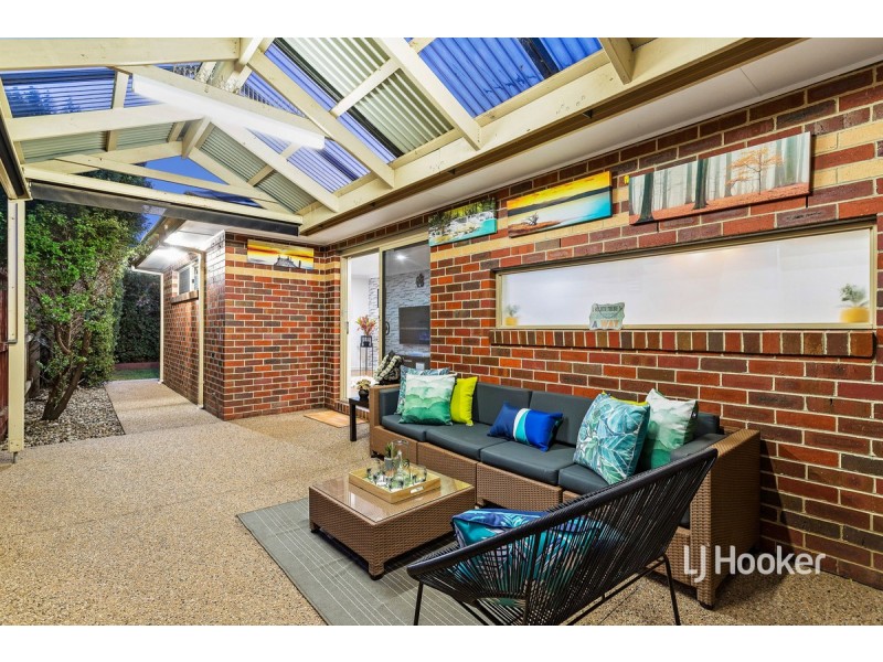 12 Manoora Terrace, Point Cook VIC 3030