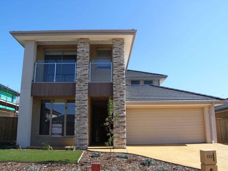 133 Beachview Parade, Sanctuary Lakes VIC 3030