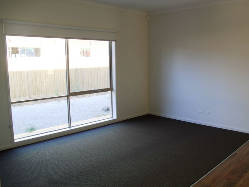 133 Beachview Parade, Sanctuary Lakes VIC 3030