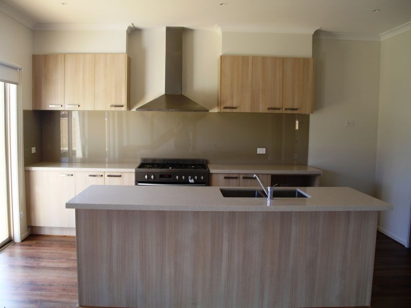 133 Beachview Parade, Sanctuary Lakes VIC 3030